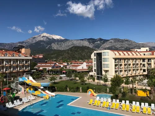 MG White Lilyum Hotel