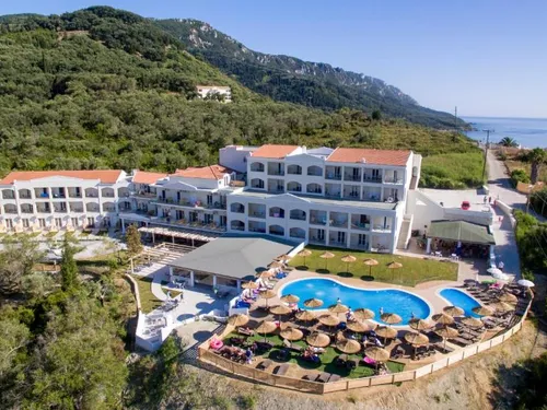 Nowoczesny hotel z zadbanym terenem