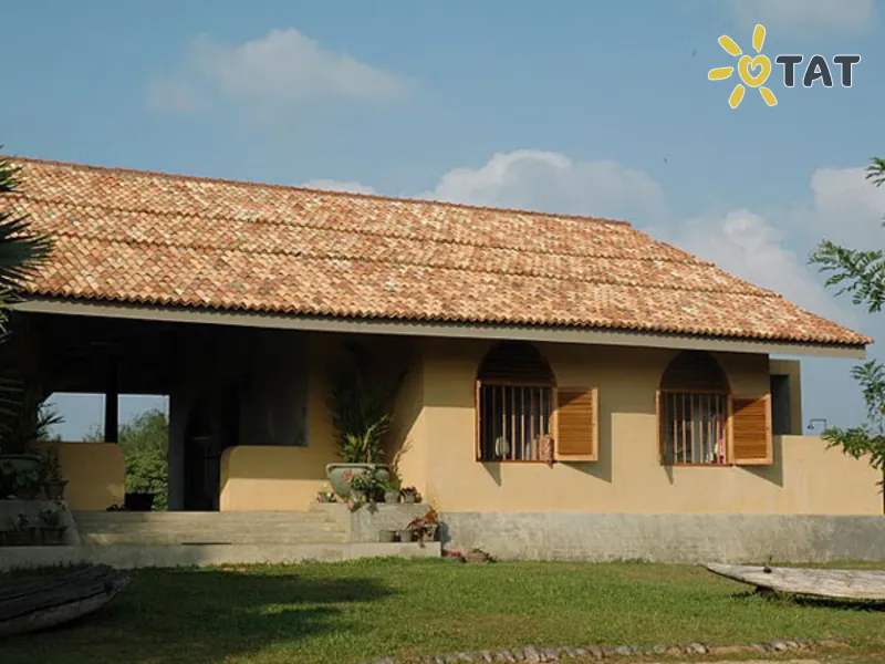 Khomba House Alankuda Beach