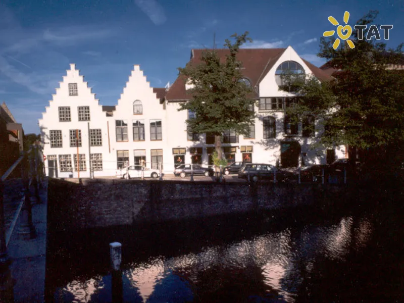 Golden Tulip De Medici