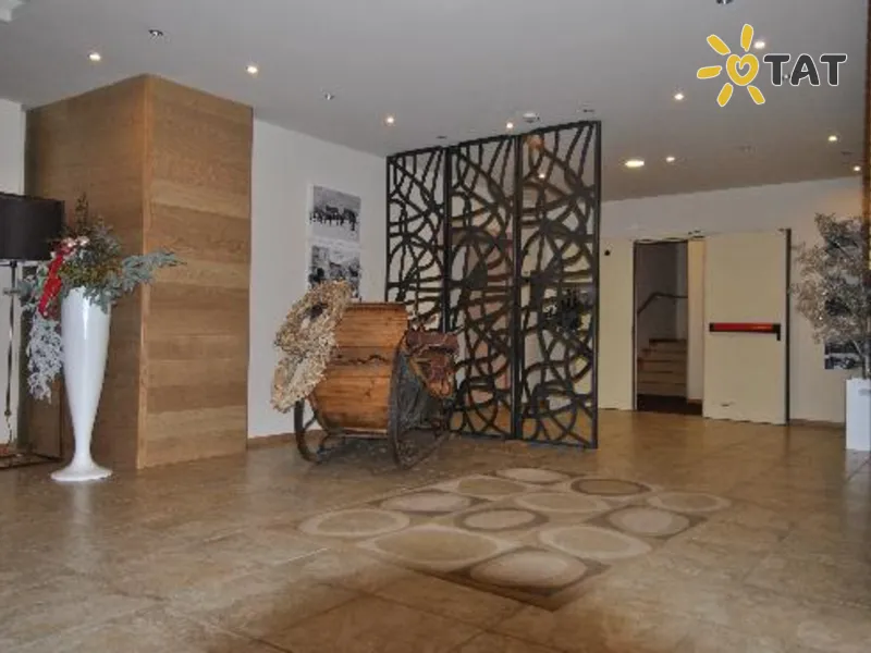 Grand Paradiso Hotel