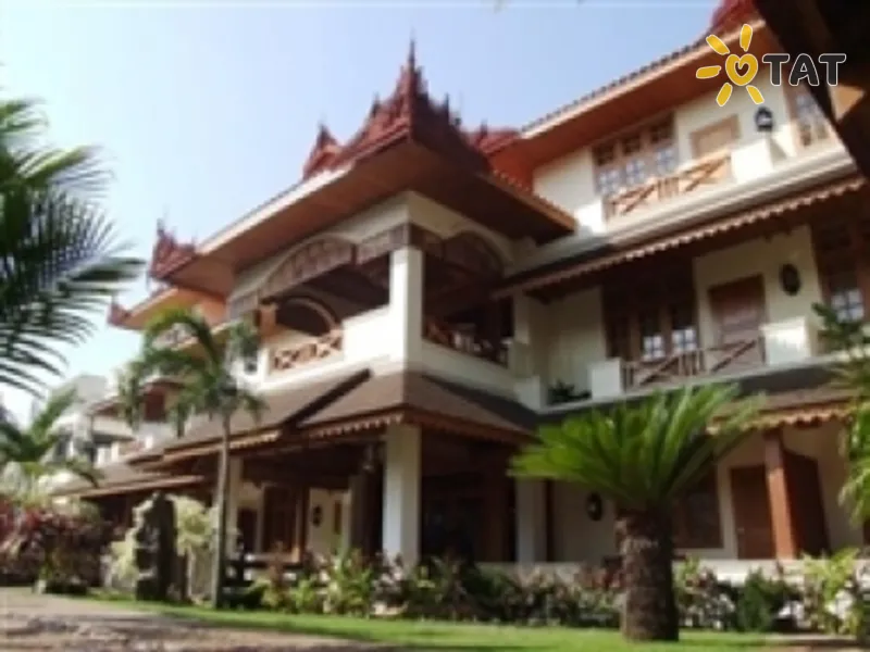 Hotel by the Red Canal