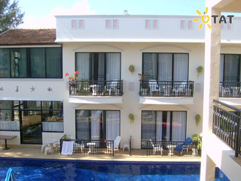 Лили он зе бич. On hotel phuket 3* пляж карон. Karon beach hotel phuket. Отели 3* пхукет. In on the beach 3 пхукет.