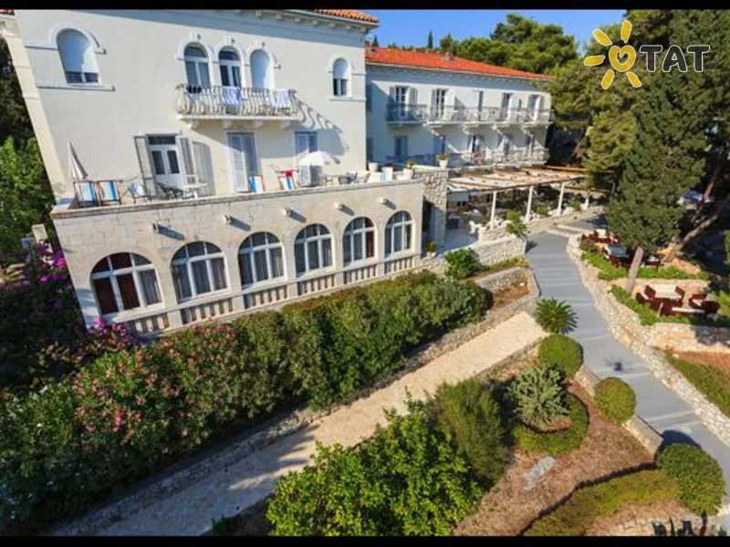 Moeesy, Blue & Green Oasis Hotel