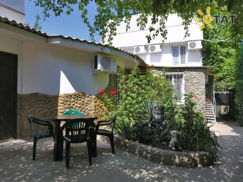 Уютный дворик