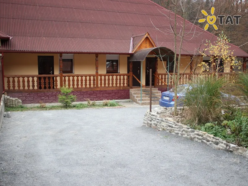 Лесной домик в Синяке