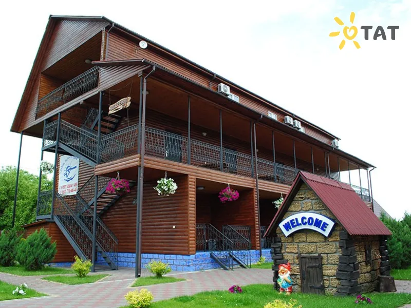 Между трех озер