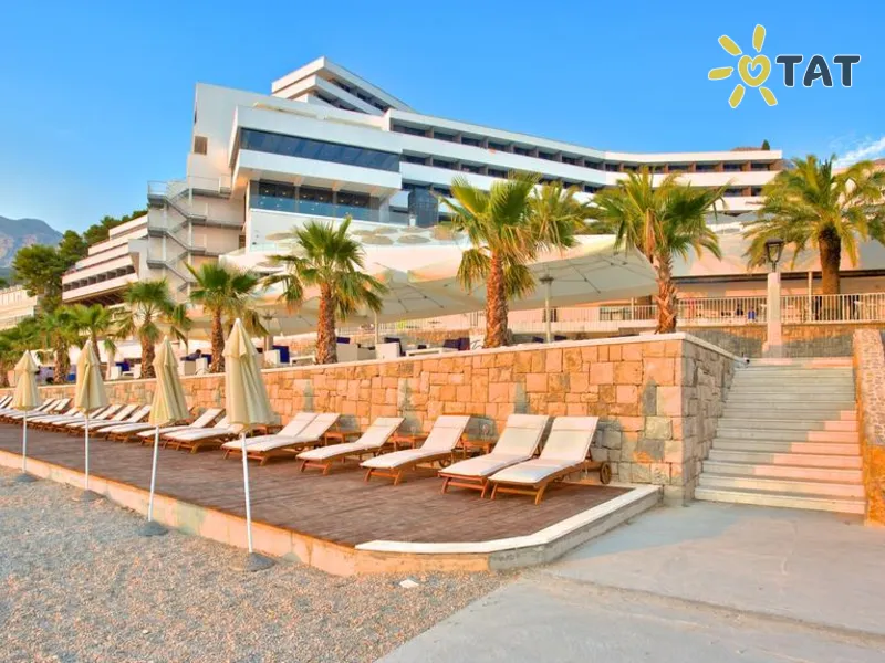 Medora Auri Pavilion Residences