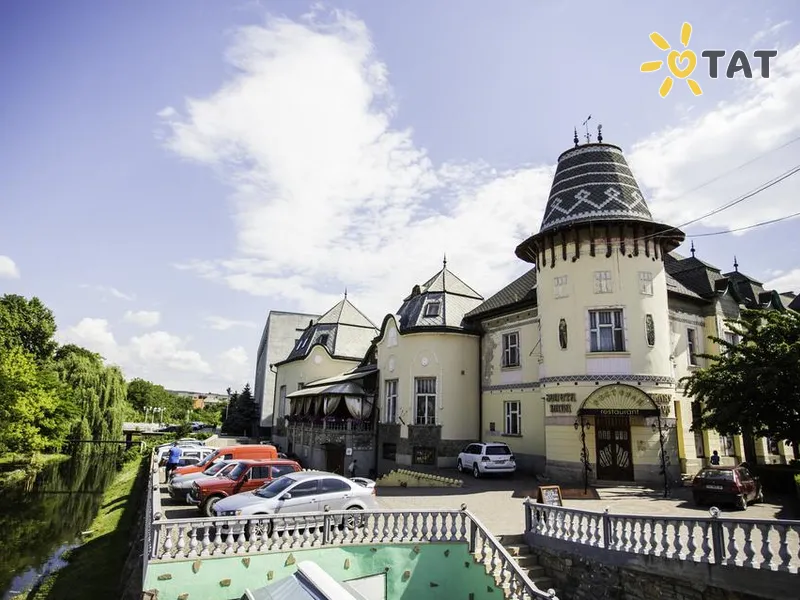 Золота Пава