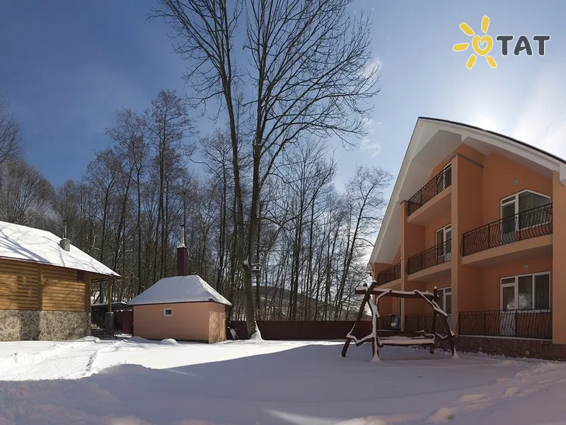 Гостинний двір на Санаторній 320