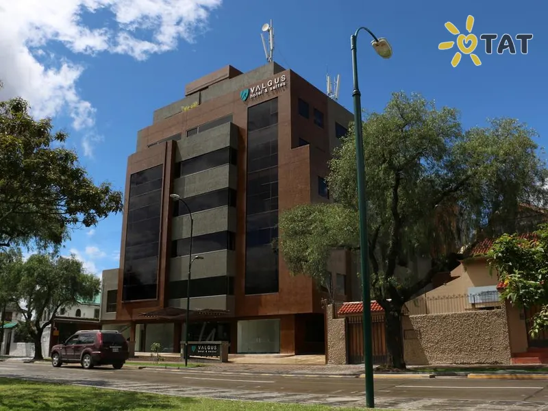 Valgus Hotel & Suites