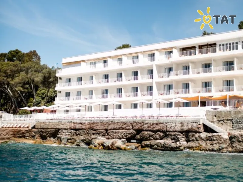 Les Roches Rouges Hotel