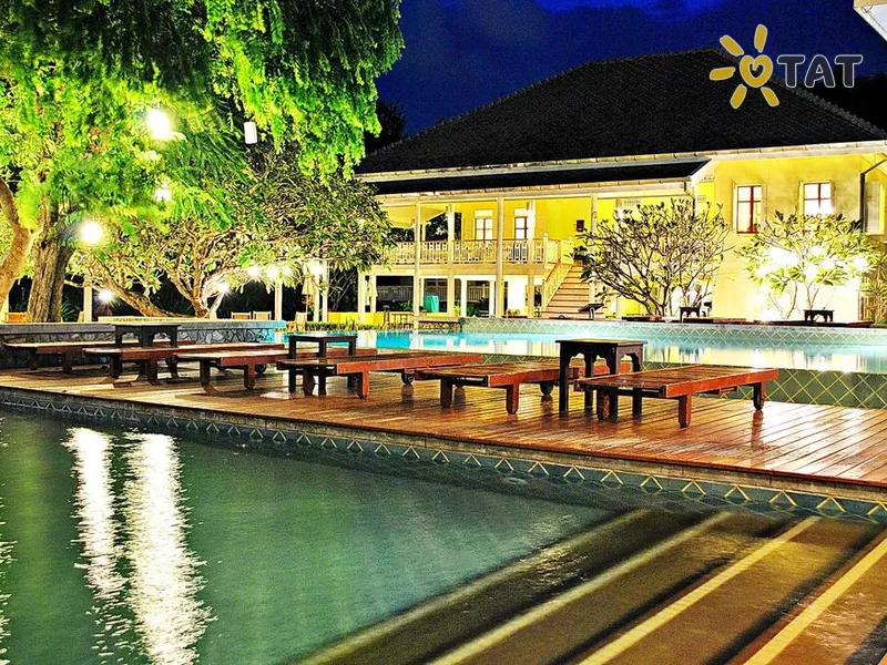 Baan Bayan Beachfront Hotel