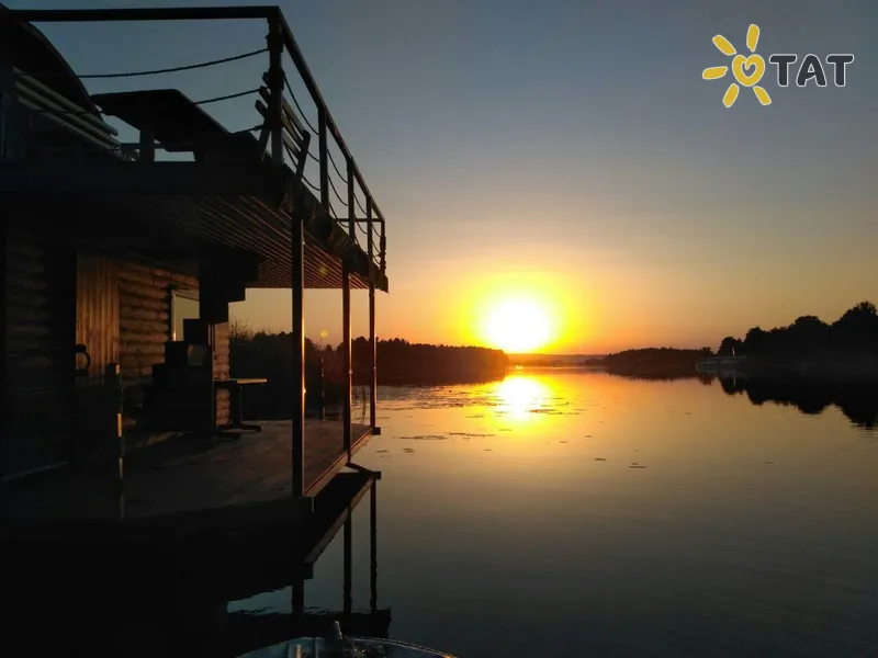 Плавучая база НаОстров