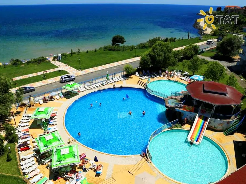Perla Beach Resort Hotel