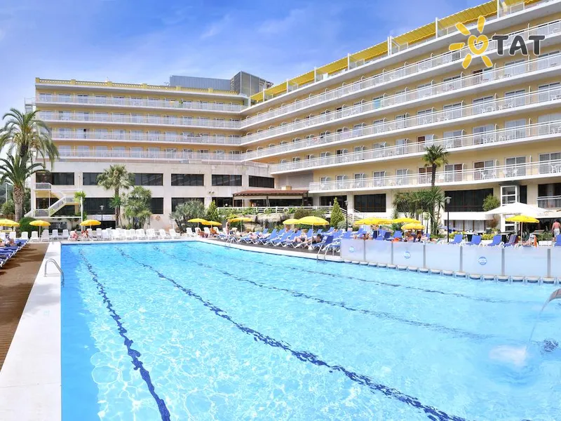 Oasis Park & Spa Hotel