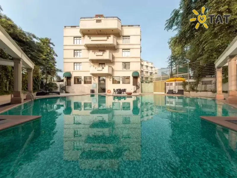 Howard Plaza The Fern