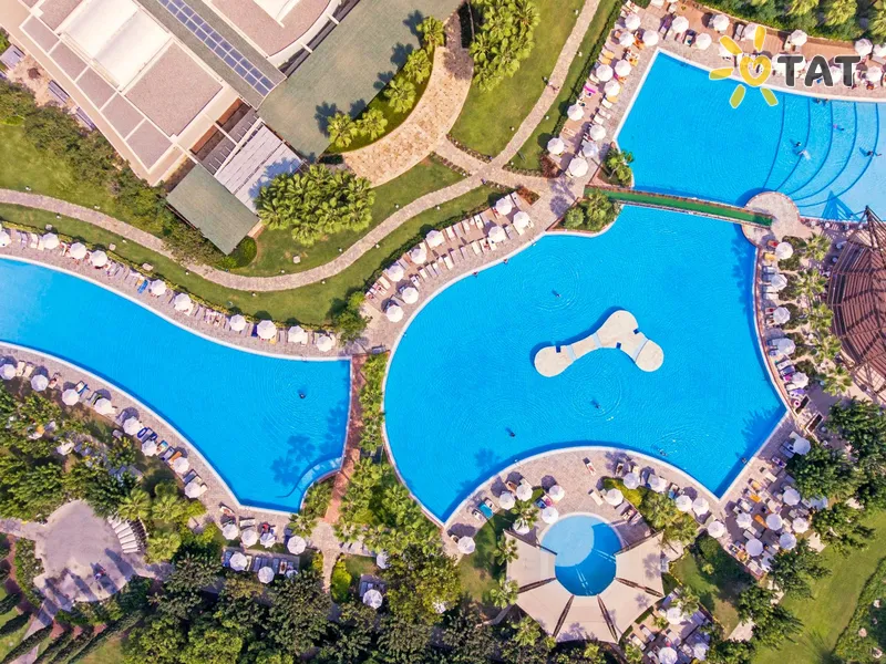 Lara Barut Collection