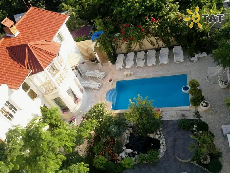 Farneliya Club Hotel