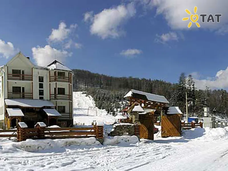 Смерековий двiр