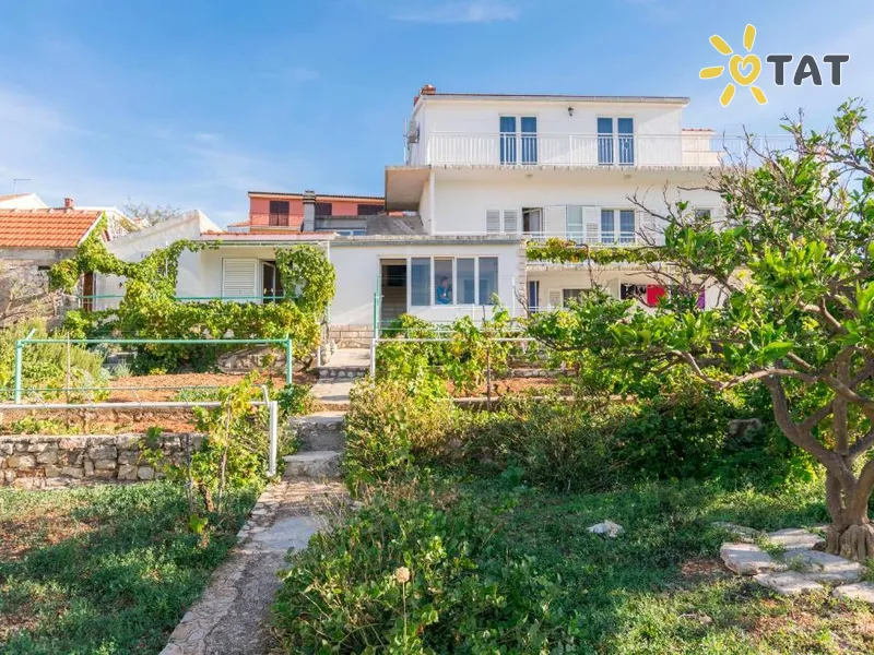 Milka-Jere Apartments & Room