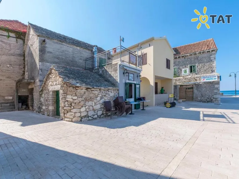 Jakov Apartments & Rooms