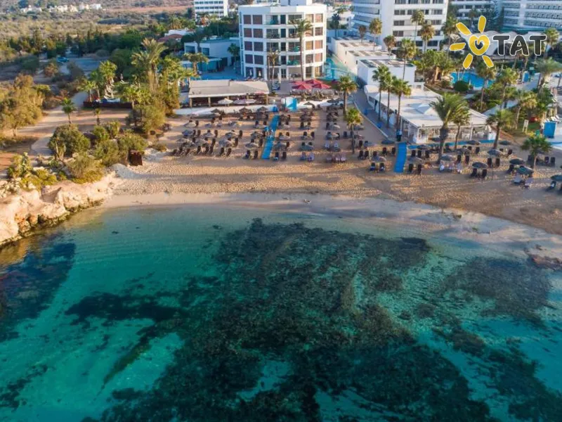 Adams Beach Deluxe Wing