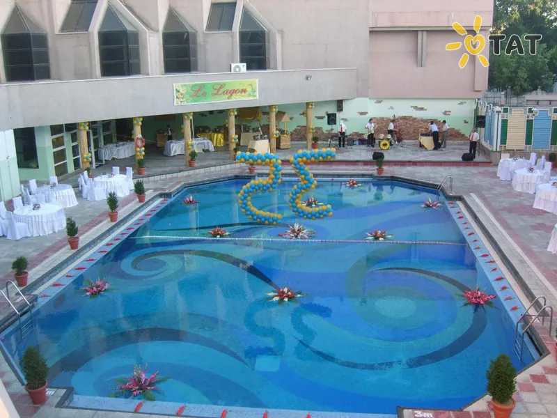 Le Grande Plaza Hotel