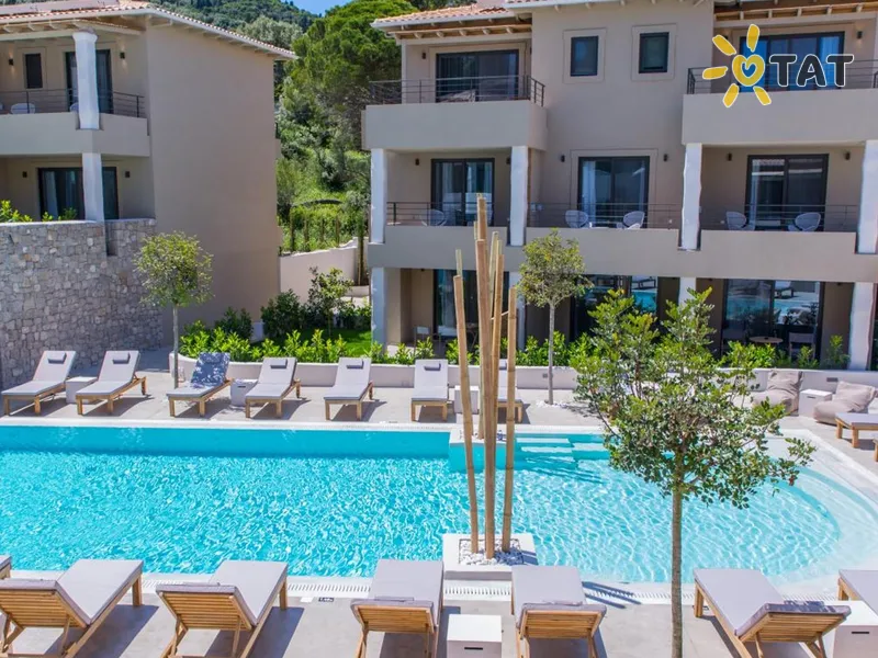 Crystal Waters Hotel