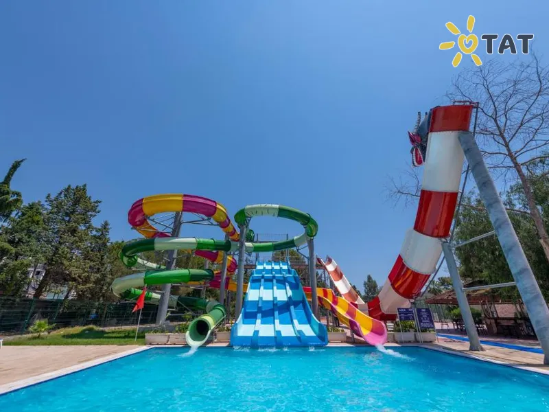 Amara Comfort Resort — Parcul acvatic, tobogane
