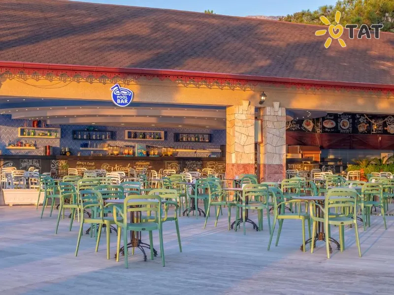 Amara Comfort Resort — Baruri și restaurante
