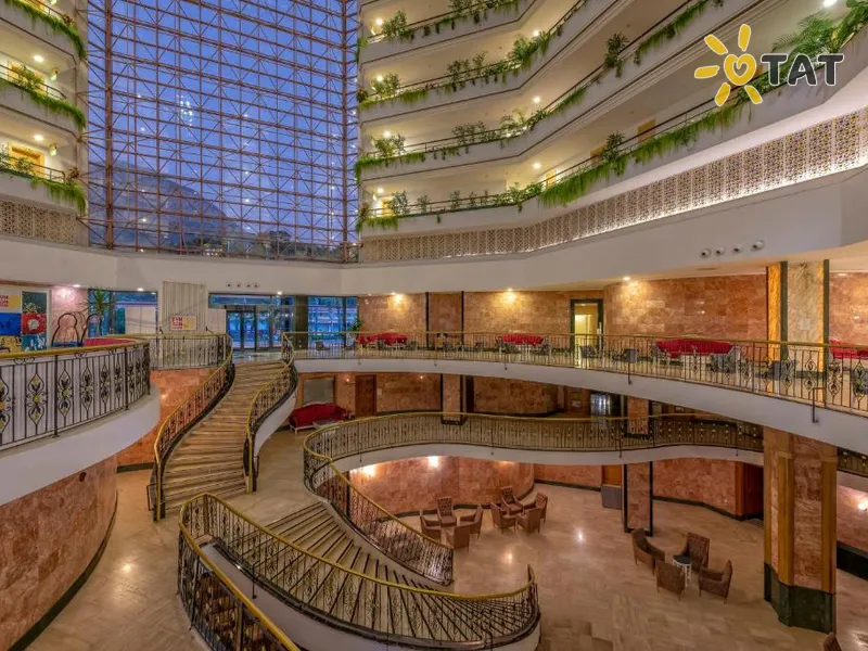 Amara Comfort Resort — Holul și interiorul