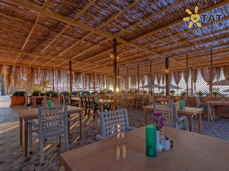 Amara Comfort Resort — Baruri și restaurante