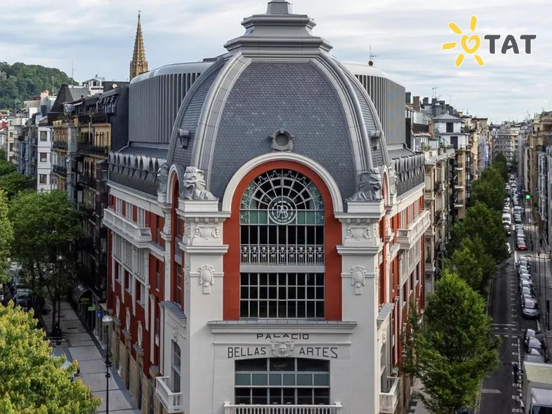 Palacio Bellas Artes San Sebastián, Curio Collection by Hilton