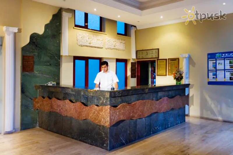 Фото отеля Queen Mary Hotel 3* Кемер Туреччина лобі та інтер'єр