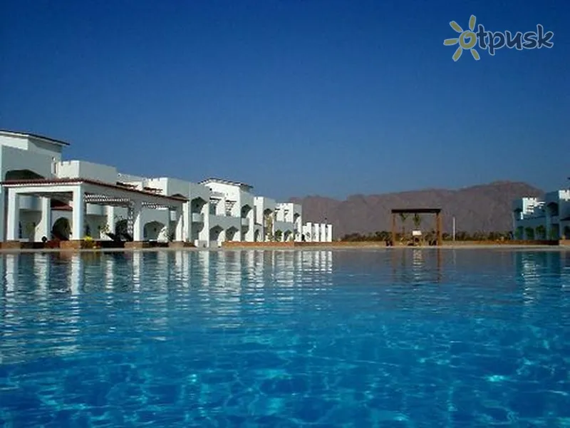 Фото отеля Swisscare Nuweiba Resort Hotel 3* Nuveiba Egiptas išorė ir baseinai
