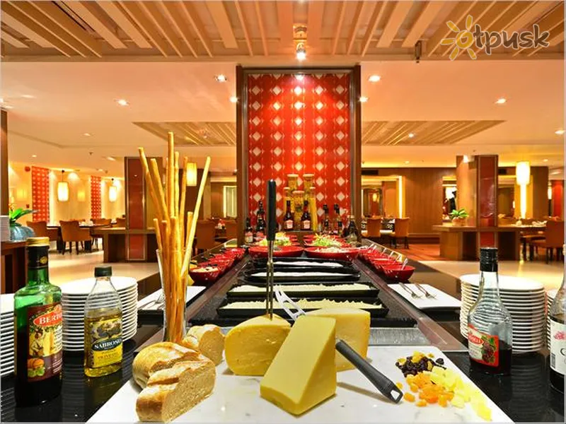 Фото отеля Swissotel Resort Patong Beach 4* о. Пхукет Таиланд бары и рестораны