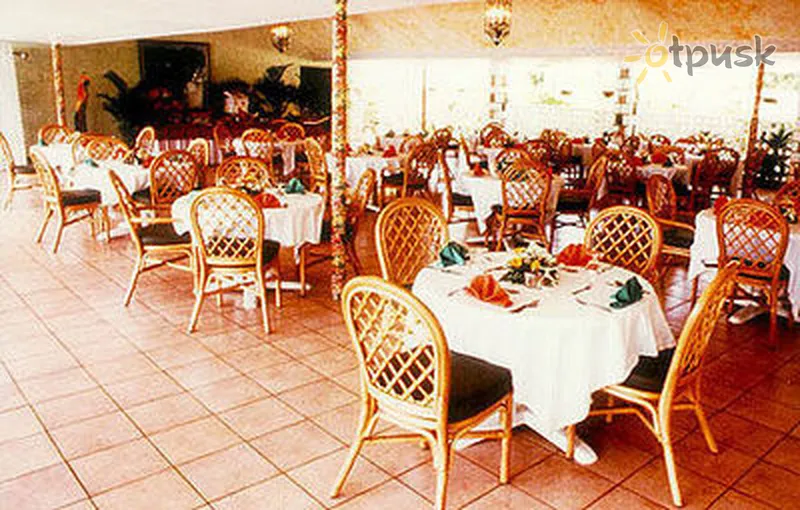 Фото отеля Golden Seas Beach Resort 3* Очо Ріос Ямайка бари та ресторани