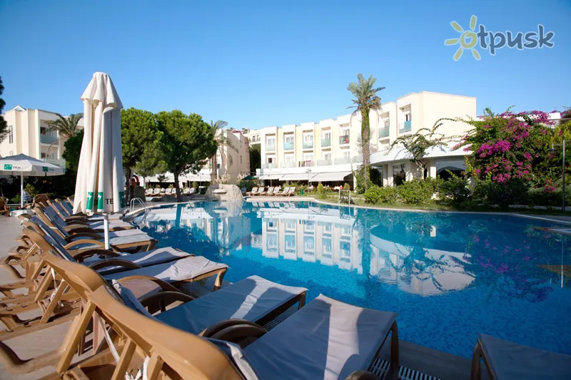 Фото отеля Bodrum Royal Palm Beach Hotel 4* Бодрум Турция экстерьер и бассейны
