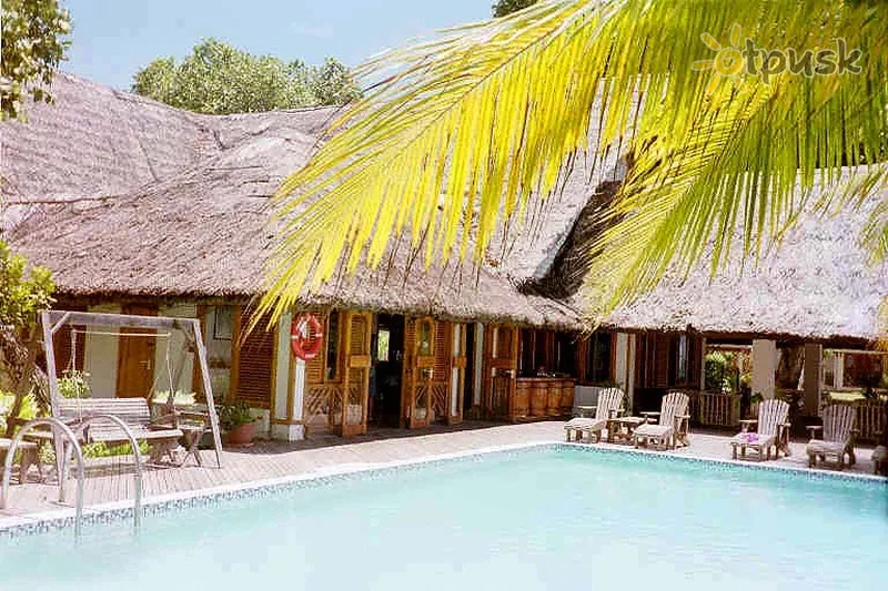 Фото отеля Indian Ocean Lodge 3* о. Праслин Сейшельские о-ва экстерьер и бассейны