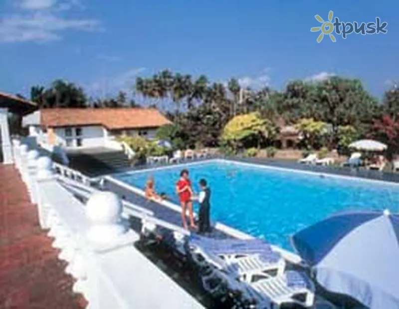 Фото отеля Browns Beach Hotel 3* Негомбо Шри-Ланка экстерьер и бассейны