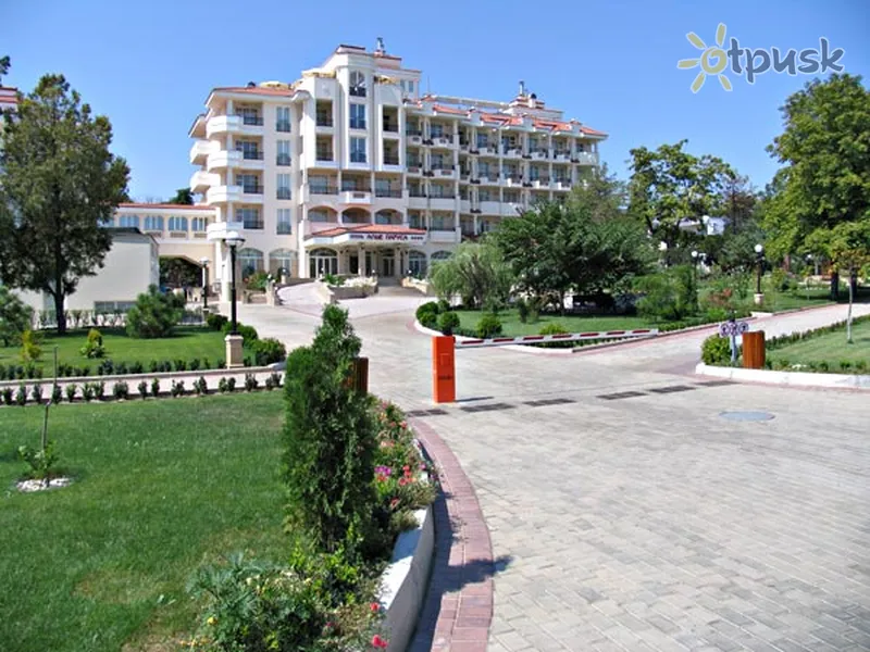 Фото отеля Алые Паруса 4* Feodosija Krima ārpuse un baseini