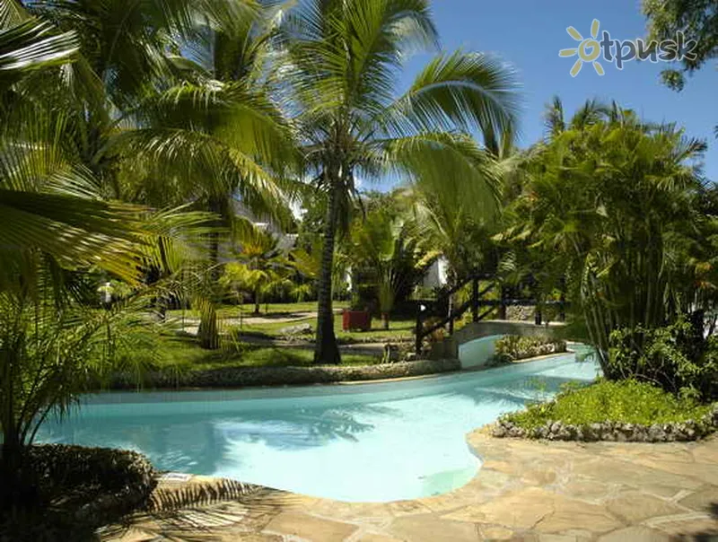 Фото отеля Tiwi Beach 4* Момбаса Кенія екстер'єр та басейни