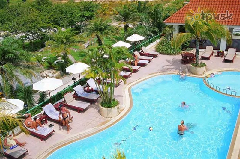 Фото отеля The Old Phuket Karon Beach Resort 4* о. Пхукет Таїланд екстер'єр та басейни