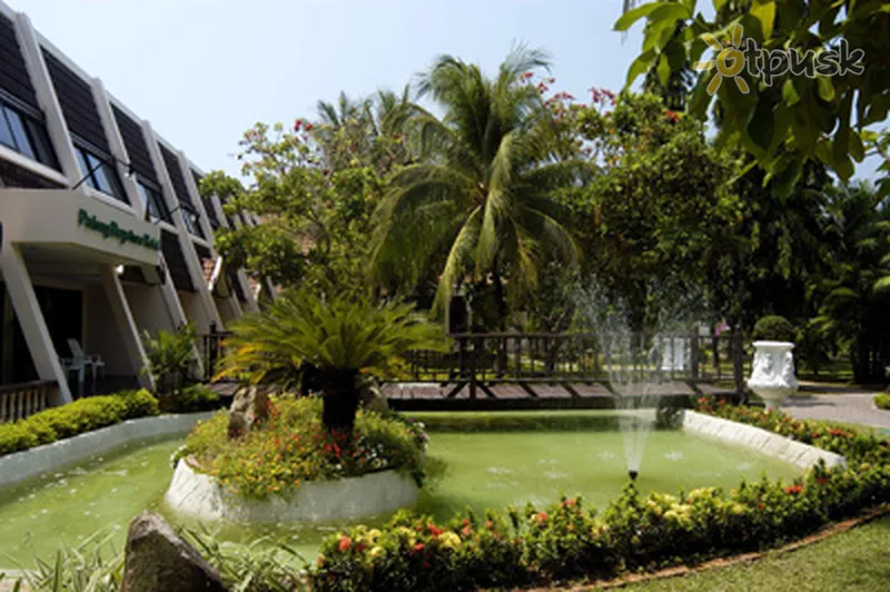 Фото отеля Patong Bayshore Hotel 2* о. Пхукет Таїланд екстер'єр та басейни