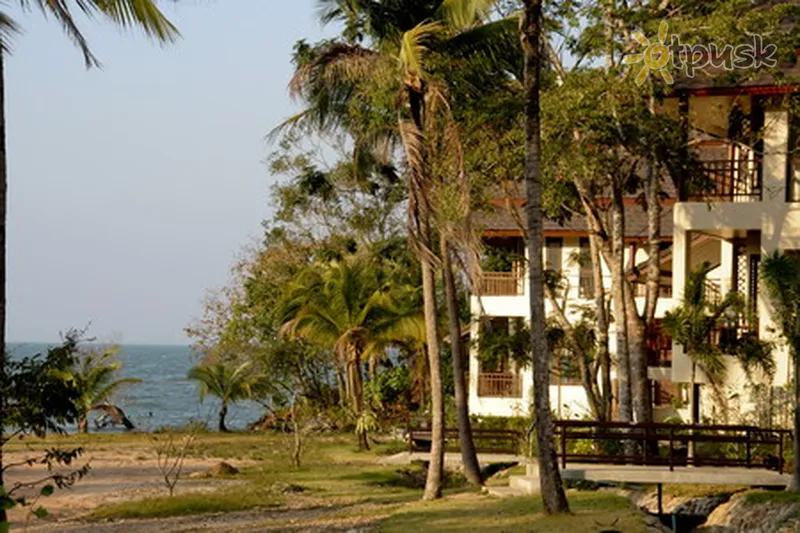 Фото отеля Kooncharaburi Resort Spa & Sailing Club 3* о. Чанг Таиланд экстерьер и бассейны