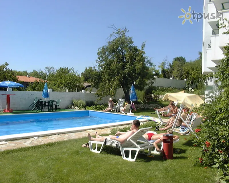 Фото отеля Wild Cherry 3* Св. Костянтин та Олена Болгарія екстер'єр та басейни