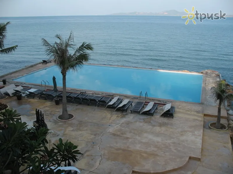 Фото отеля Golden Cliff House Hotel & Resort 3* Паттайя Таиланд экстерьер и бассейны