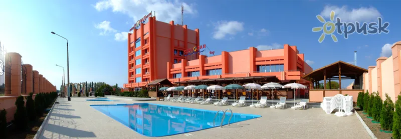 Фото отеля Корал 3* Євпаторія Крим екстер'єр та басейни