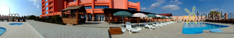 Фото отеля Коралл 3* Евпатория Крым экстерьер и бассейны